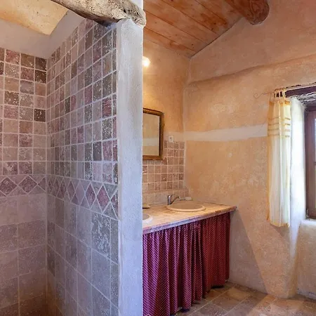 Hébergement de vacances Maison Authentique En Drôme Provençale *